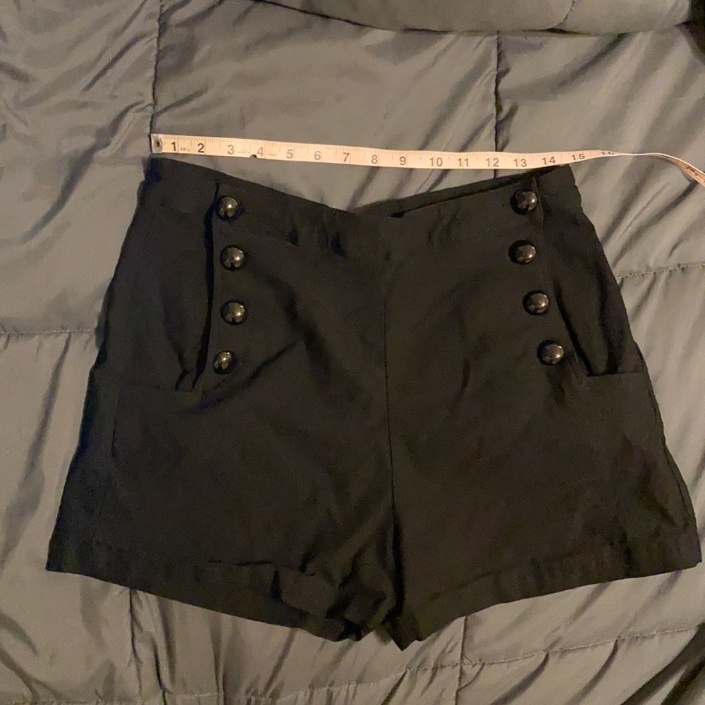 Pinup style high-waist black shorts